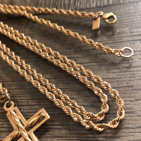 14kt Gold Plated Diamond Cut Rope Chain & Cross - Picture 4 of 16